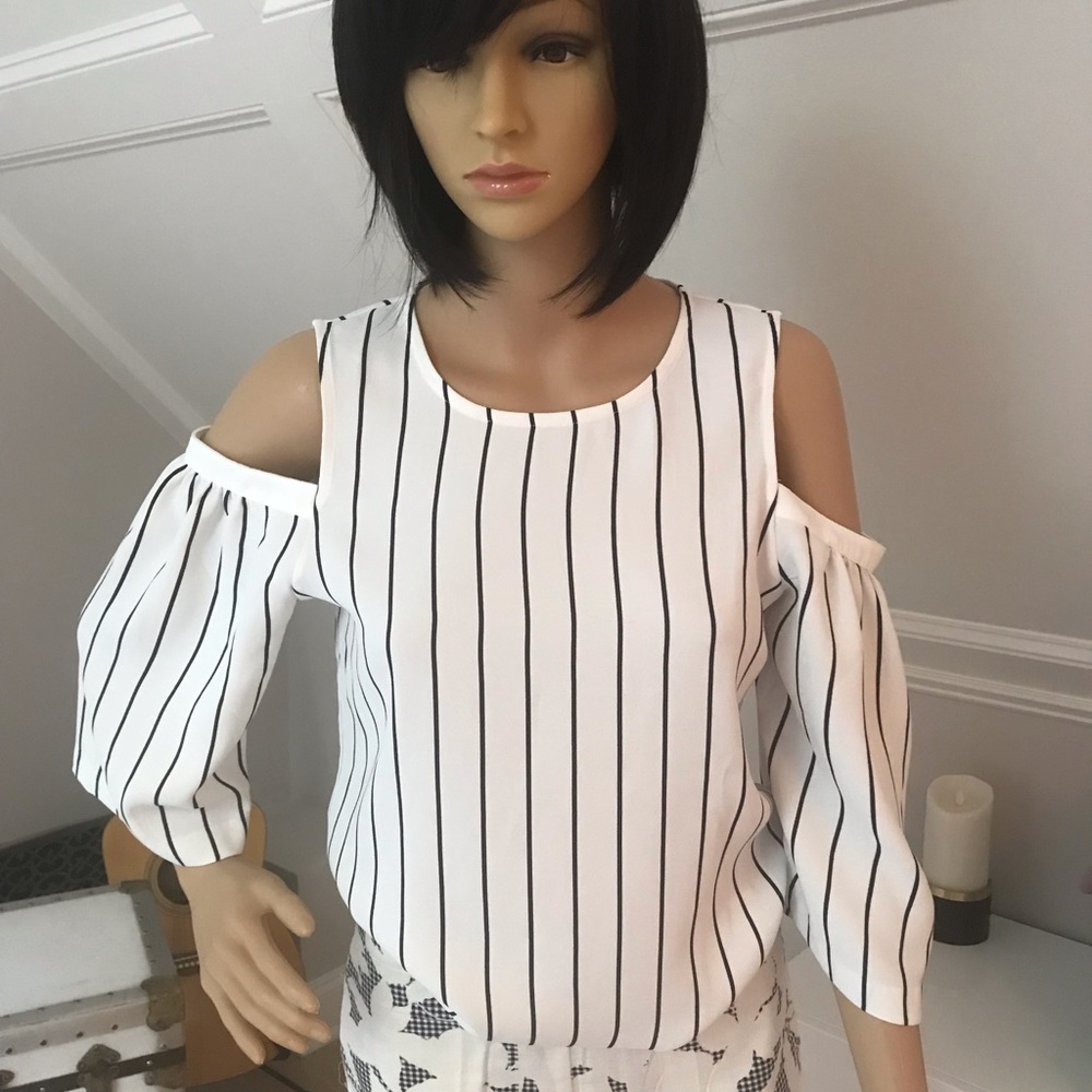Ann Taylor cold shoulder top. Size Small Petite. NWOT